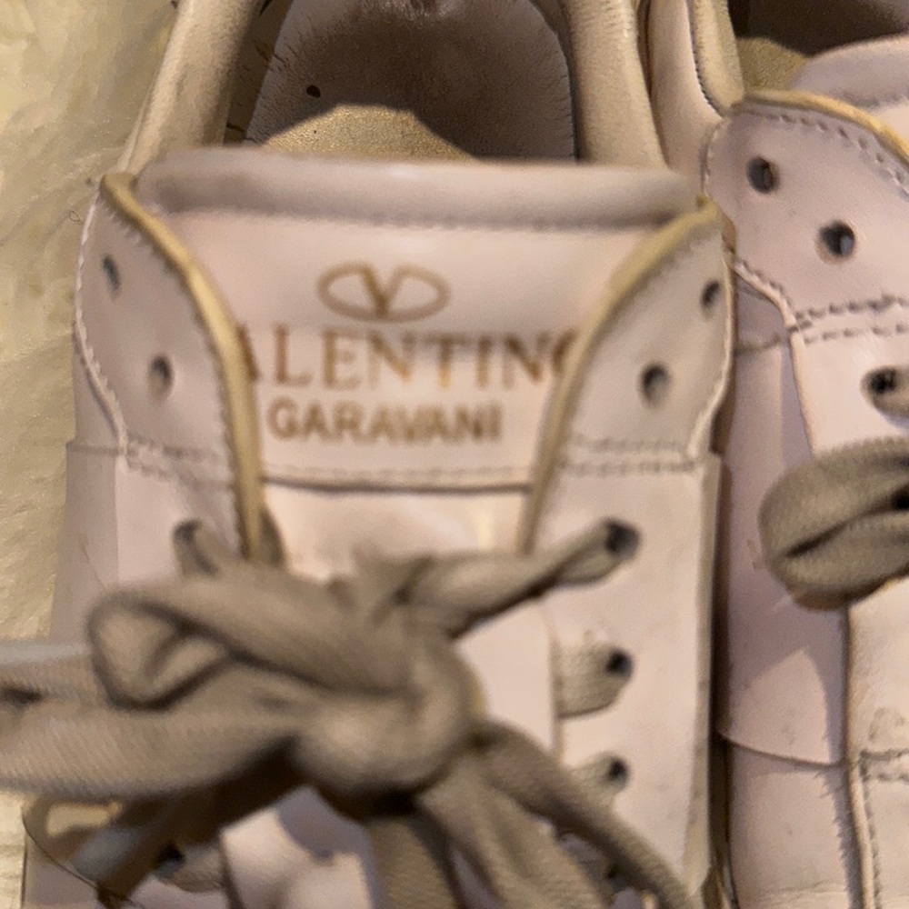 Preloved stylish sneakers.